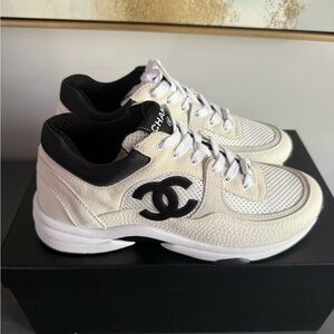 CHANEL CC SNEAKER BLACK&WHITE 38.5 NEW IN BOX